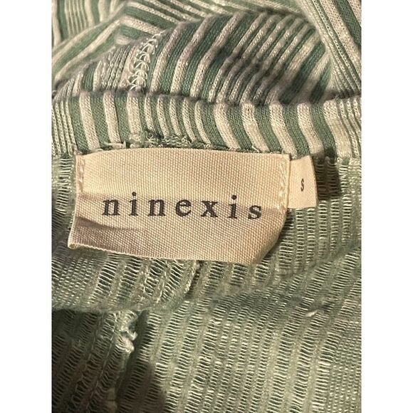 NineXIS Sm Sleeveless Blouse  - Picture 4 of 12
